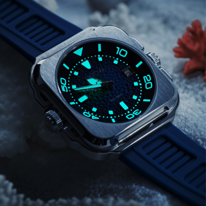 Olto-8 Coral Steward Diving Automatic Marine Blue angled shot picture