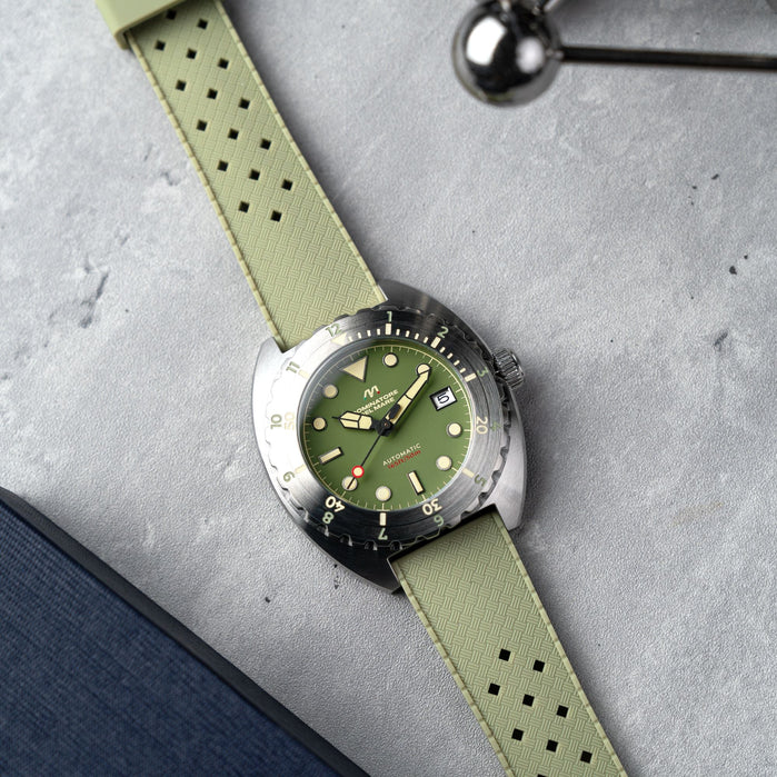 Dominatore Del Mare Amalfi Automatic Fawn Green angled shot picture