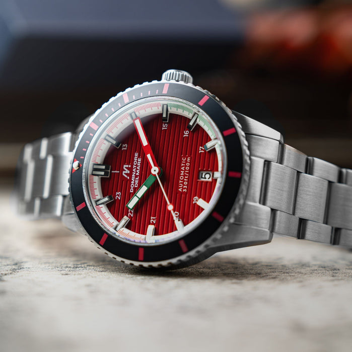 Dominatore Del Mare Scilla Automatic Merlot Red angled shot picture