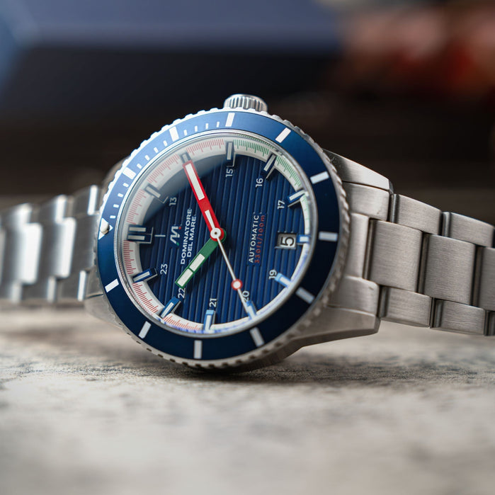 Dominatore Del Mare Scilla Automatic Oxford Blue angled shot picture