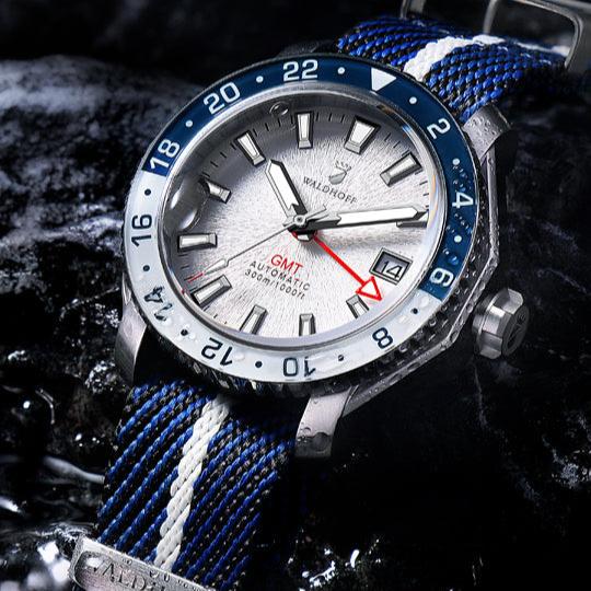 Manufaktur Waldhoff Atlas GMT Arctic - Watches.com - MW - 23A