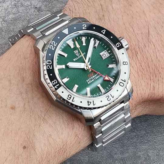 Manufaktur Waldhoff Atlas GMT SS Vanuatu - Watches.com - MW - 23G - SS