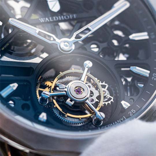 Manufaktur Waldhoff Vanguard V8 Tourbillon Dark Slate - Watches.com - MW - 9B