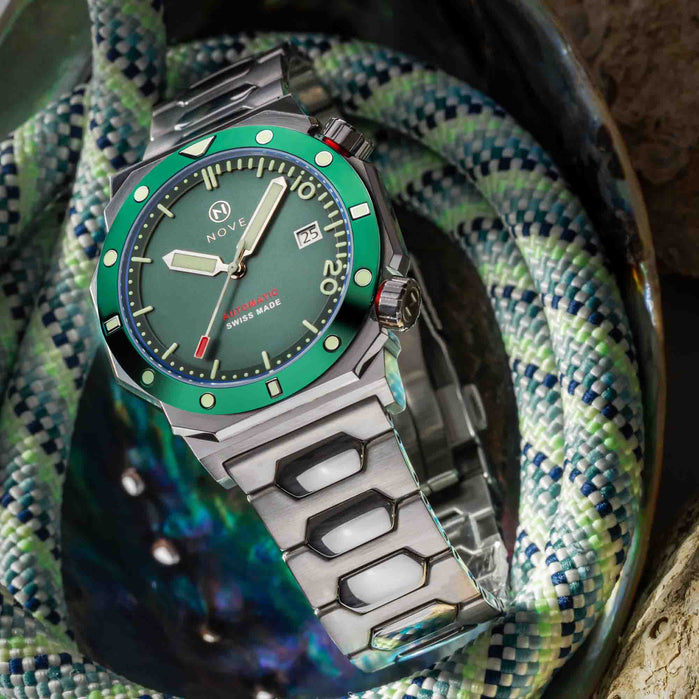 Nove Marine Automatic Green angled shot picture