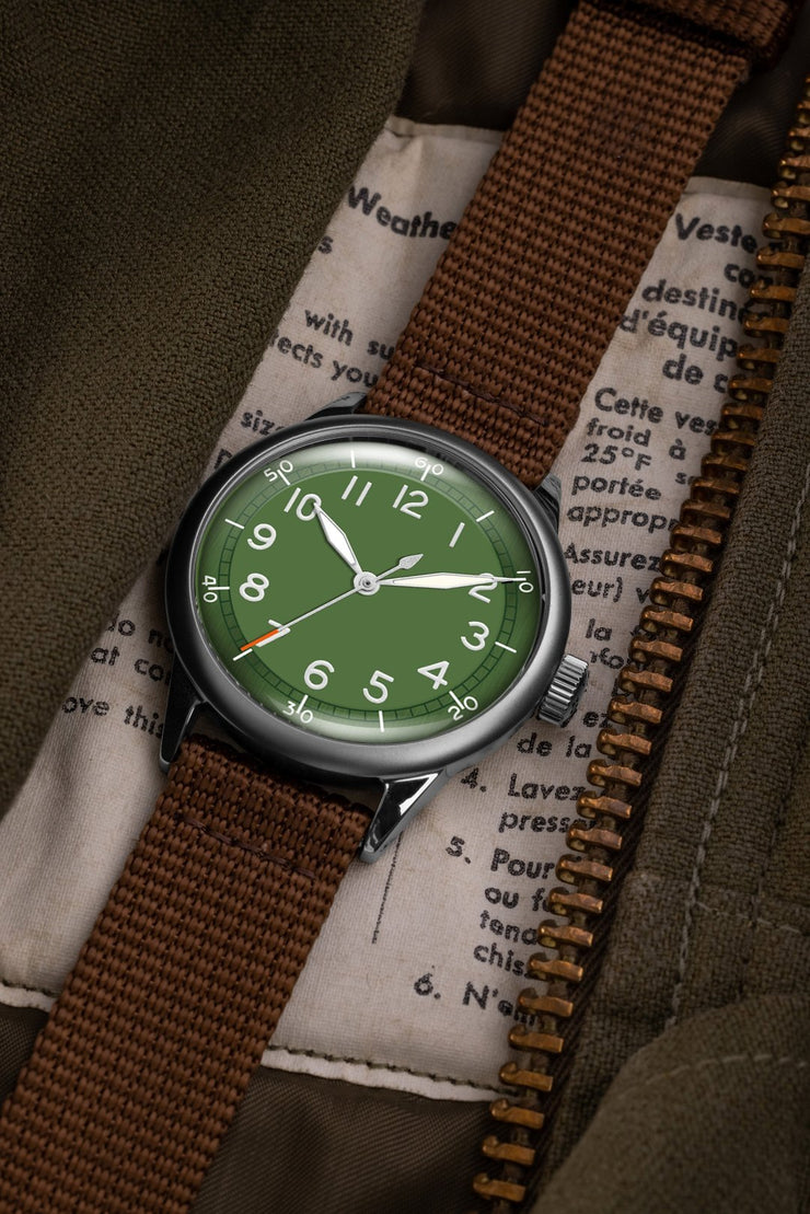 Praesidus Spec 2 Ameriquartz Olive Green Limited - Watches.com - PAQ - 40 - FE - MGR - BRK1