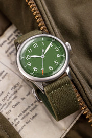 Praesidus Spec 2 Ameriquartz Olive Green Limited - Watches.com - PAQ - 40 - FE - MGR - BRK1