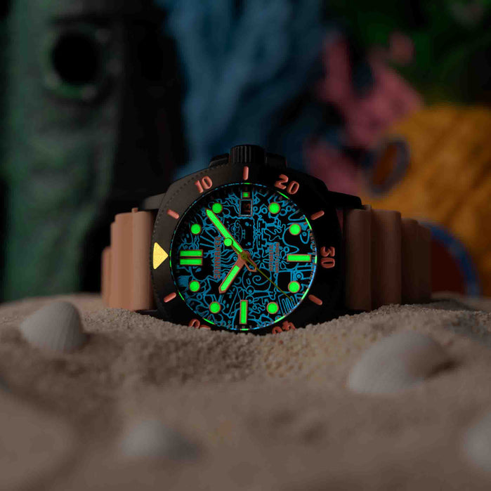 Spinnaker Hull Diver Automatic Spongebob SquarePants Pink Patrick Limited Edition angled shot picture