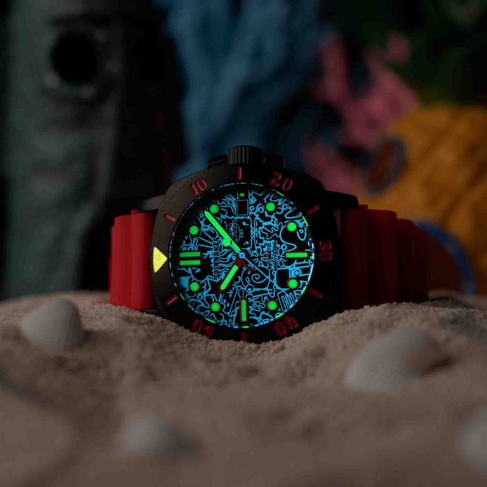 Spinnaker Hull Diver Automatic Spongebob SquarePants Red Mr. Krabs Limited Edition angled shot picture