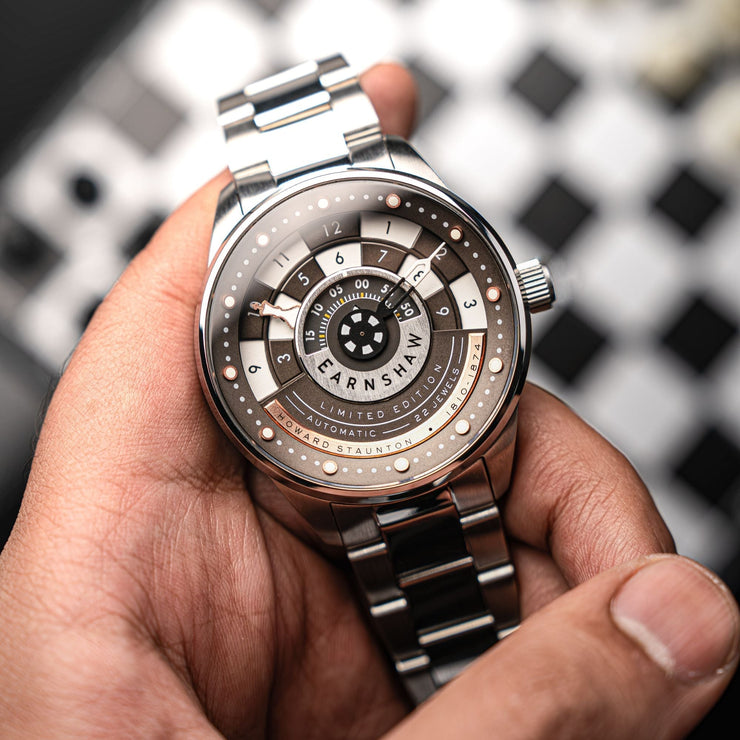 Thomas Earnshaw Staunton Chess Set Automatic Limited Edition Stalemate Grey - Watches.com - ES - 8282 - 99