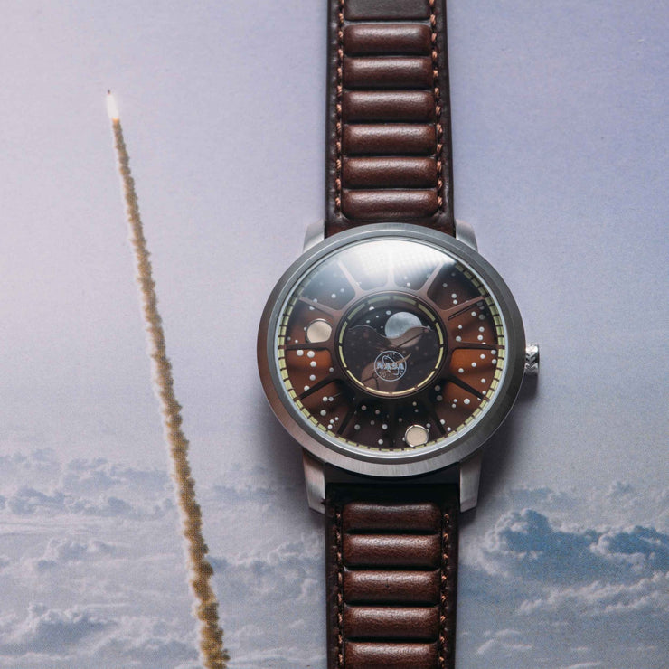 Xeric NASA Apollo 15 American Moonphase Brown Cosmos - Watches.com - APM - 1166 - 13L