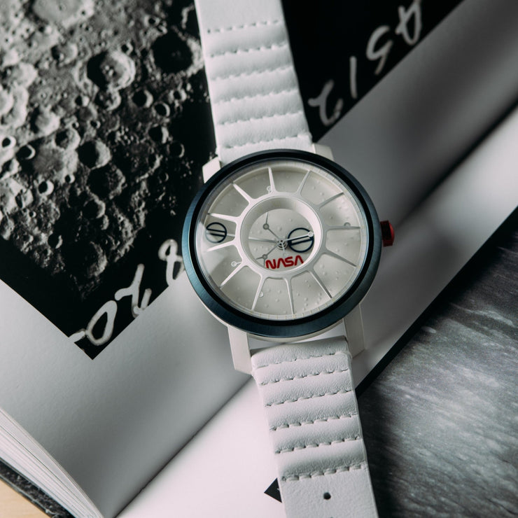 Xeric Trappist - 1 Automatic NASA Edition Saturn V - Watches.com - TAN - 0700 - 00L