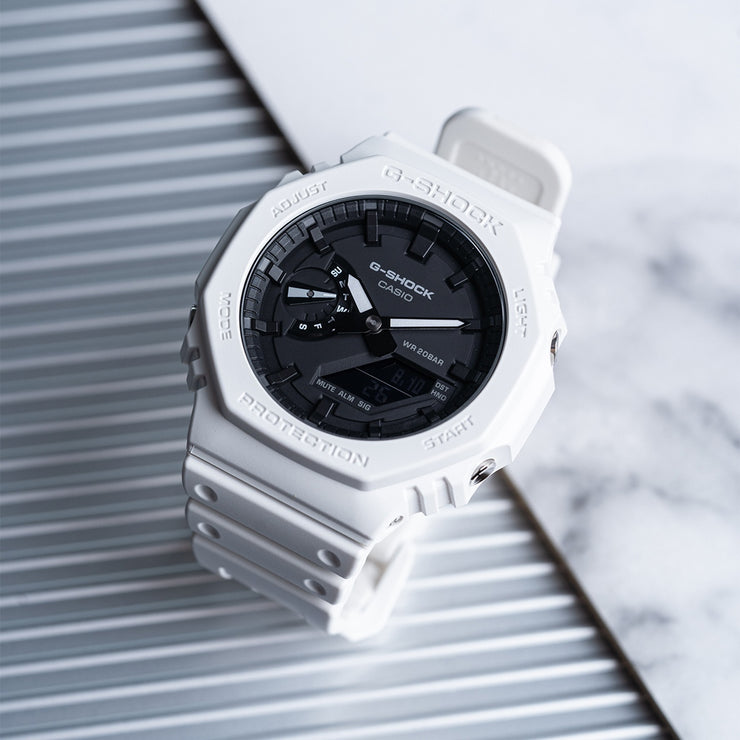 Белые наручные часы Casio G-SHOCK