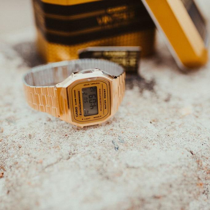 LA680WGA-9VT, Gold Metal Vintage Watch